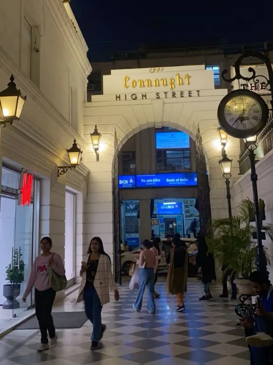 nightlife at connaught place
